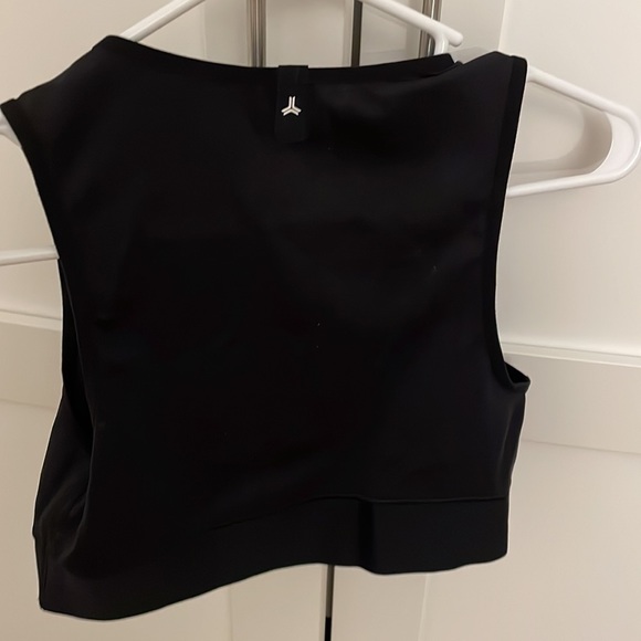 Workout top - Picture 2 of 3